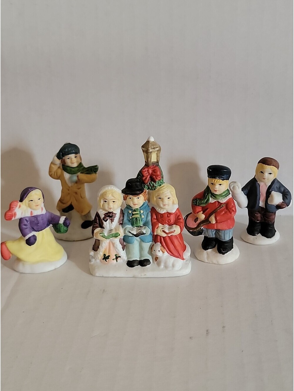 1987 Three Christmas Carolers, Lamp Post & Puppy